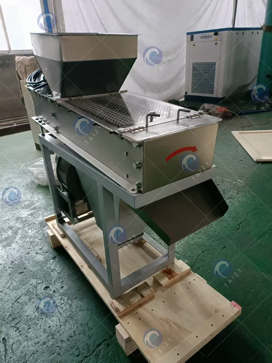 চিনাবাদাম খোসা ছাড়ানোর মেশিন